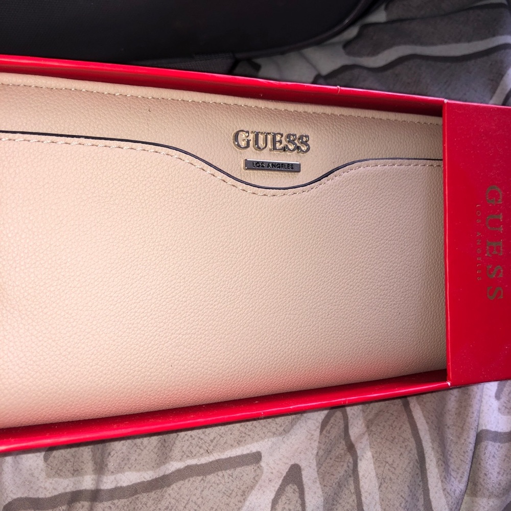 NWT GUESS wallet